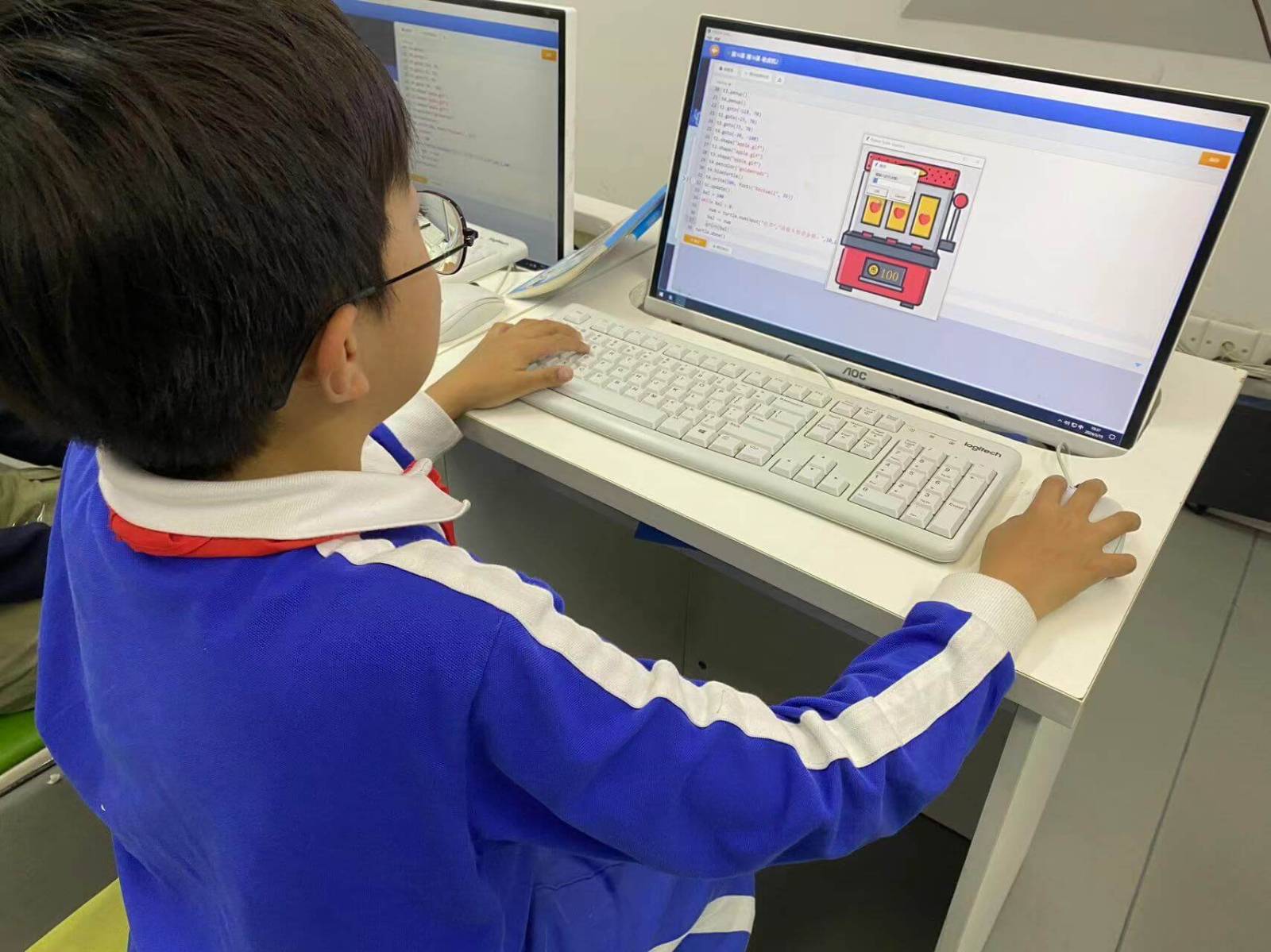 图形化Scratch少儿编程一般学费多少钱?(图2) 图形化Scratch少儿编程一般学费多少钱?(图2)