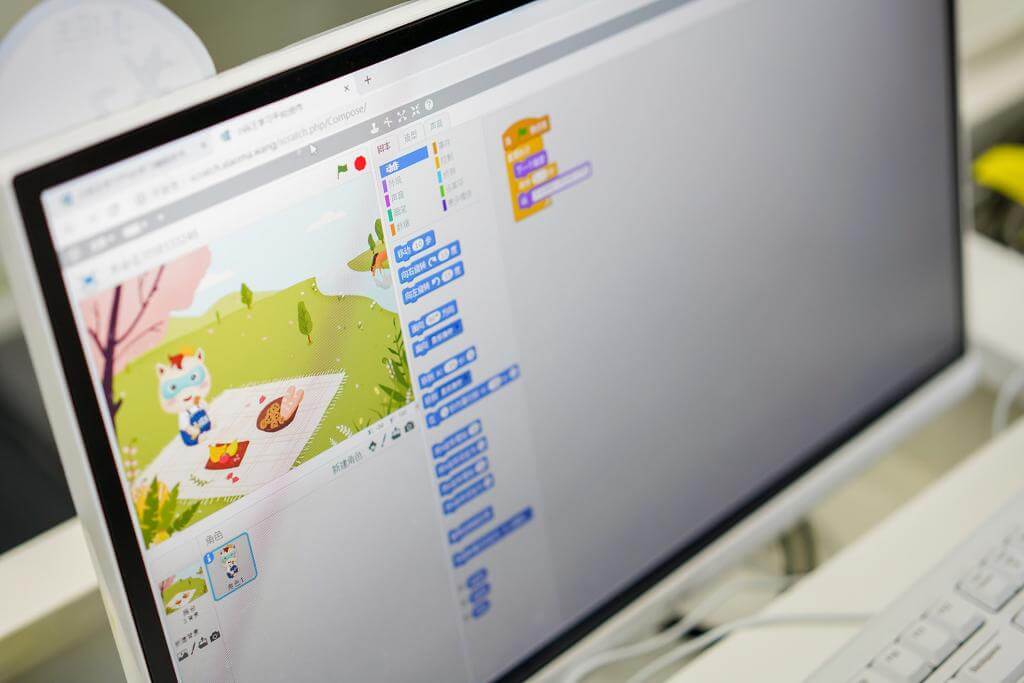 XU.jpg 学编程就是让孩子做程序员吗?孩子学少儿编程靠谱吗?(图2)