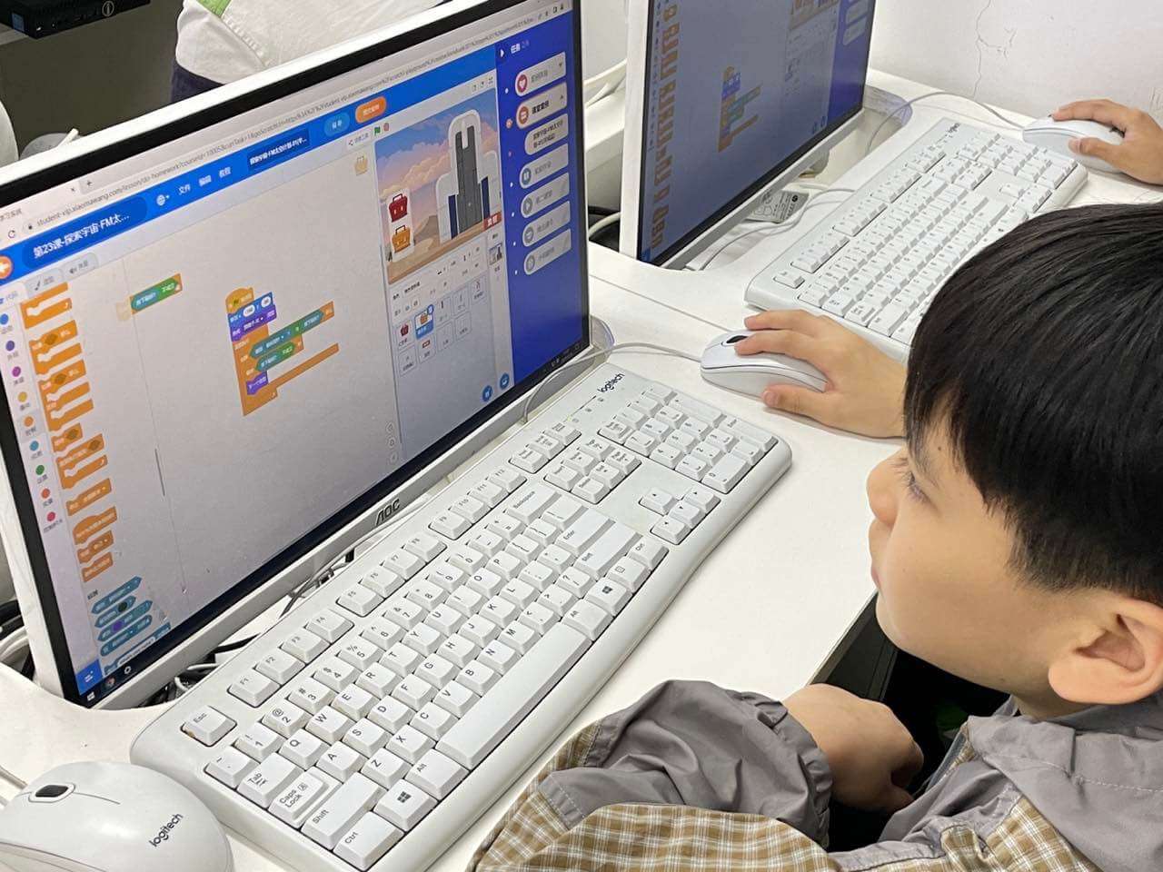 北京市怀柔区第一中学2025年科技特长生招生简章(图1) 北京市怀柔区第一中学2025年科技特长生招生简章(图1)